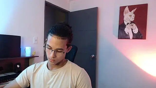 Snapshot of alejo_x3 chatting on February 19, 2025, 1:29 am alejo x3 online show from February 19, 2025, 1:29 am