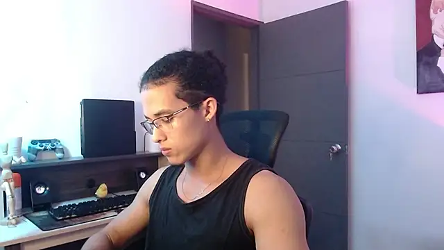 Snapshot of alejo_x3 chatting on December 3, 2024, 4:31 am alejo x3 online show from December 3, 2024, 4:31 am