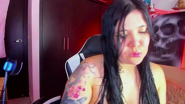 Snapshot of AilynRed chatting on May 31, 2026, 1:55 am AilynRed online show from May 31, 2026, 1:55 am