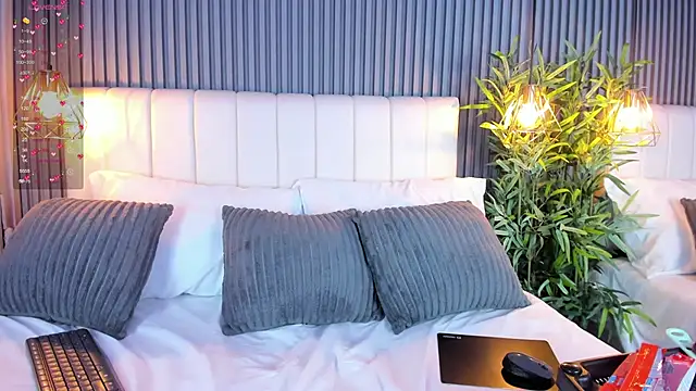 EmmilyCollson online show from September 28, 2025, 12:23 pm