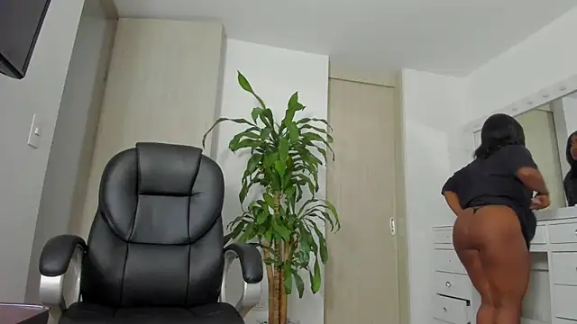 Snapshot of charlotte_tiller chatting on September 30, 2025, 6:41 am charlotte tiller online show from September 30, 2025, 6:41 am