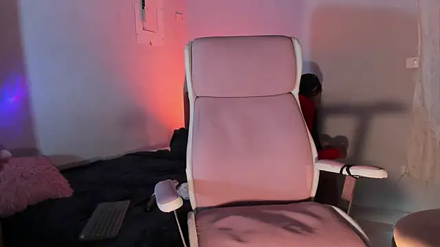 Snapshot of Carolinarossees chatting on February 26, 2025, 2:30 am Carolinarossees online show from February 26, 2025, 2:30 am