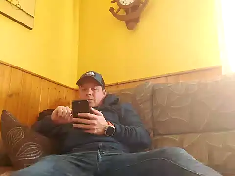 Jose HotLatino online show from March 31, 2026, 2:30 pm