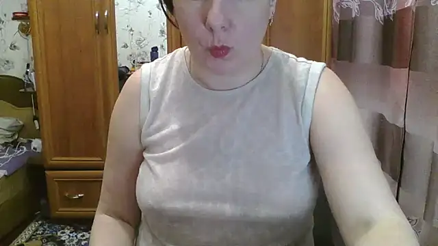 SophieNightAh online show from February 2, 2025, 6:20 pm