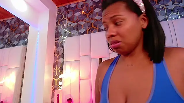 lia mariana online show from October 12, 2025, 9:49 pm