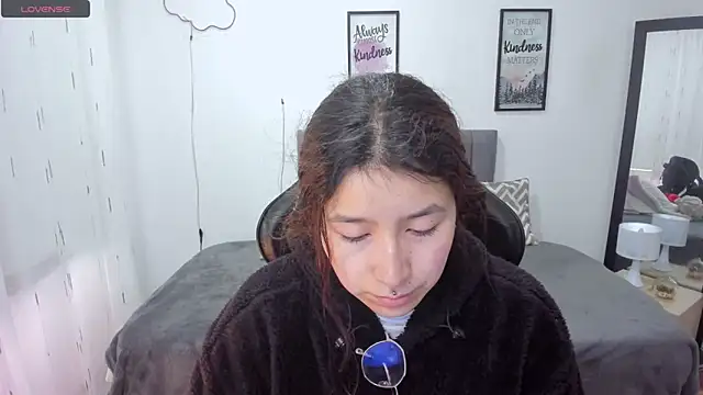 Amy joones online show from September 10, 2025, 2:05 pm