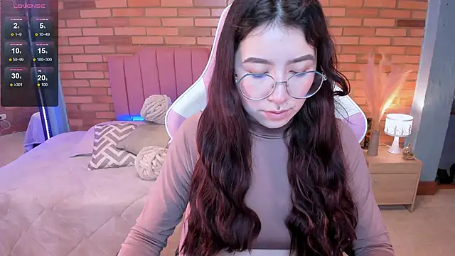 Amy joones online show from May 20, 2026, 11:29 am