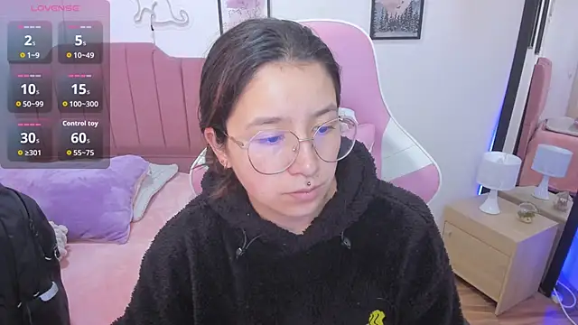 Amy joones online show from November 19, 2025, 2:06 pm