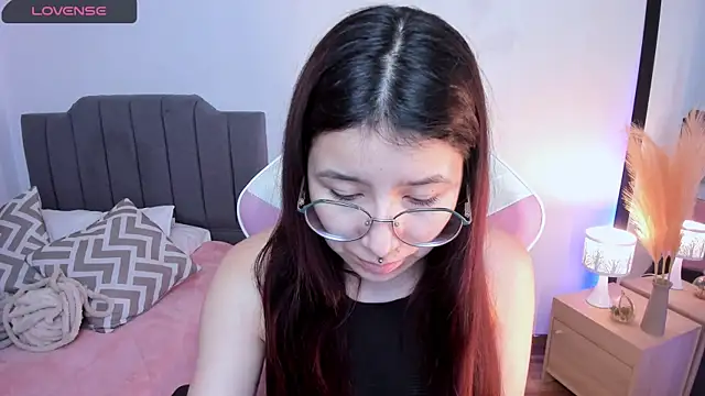 Amy joones online show from April 28, 2026, 11:36 am