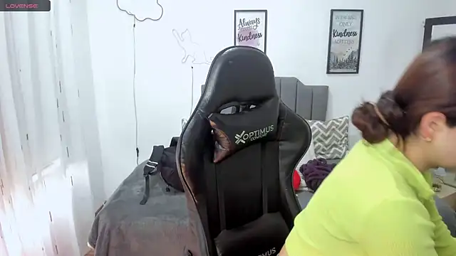 Amy joones online show from October 6, 2025, 12:50 pm