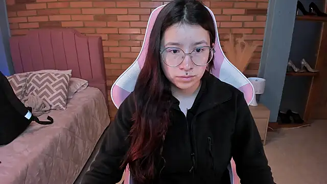 Amy joones online show from May 7, 2026, 11:13 am