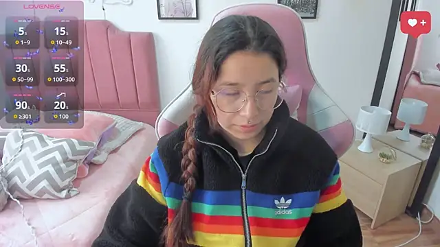 Amy joones online show from December 5, 2025, 12:48 pm