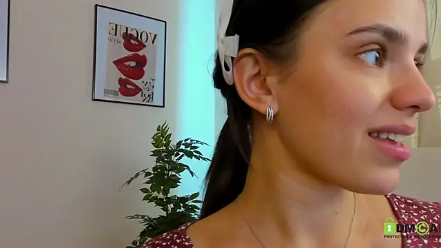 SuzyJamess online show from March 22, 2025, 8:29 am