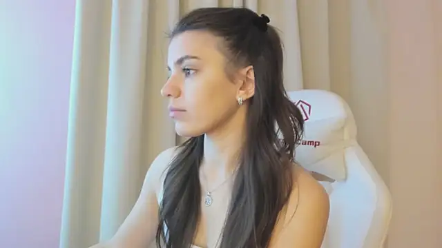 SuzyJamess online show from December 13, 2024, 2:10 am