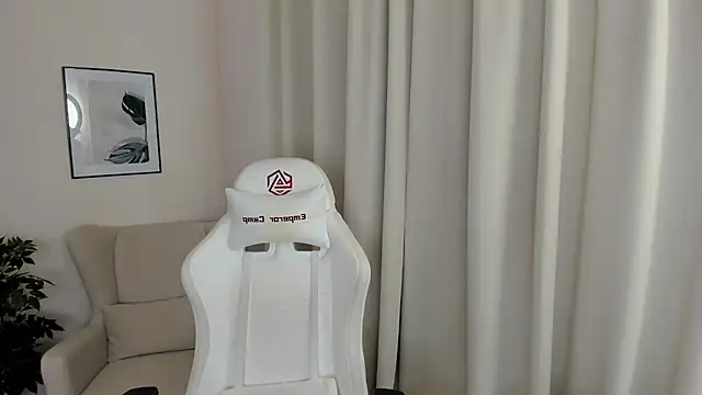 SuzyJamess online show from January 22, 2025, 1:53 am