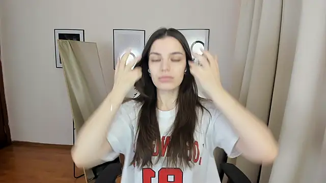 SuzyJamess online show from January 23, 2025, 2:44 am