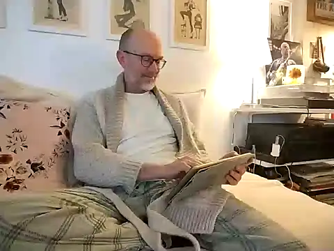Snapshot of MadProfessor chatting on February 11, 2025, 2:13 pm MadProfessor online show from February 11, 2025, 2:13 pm