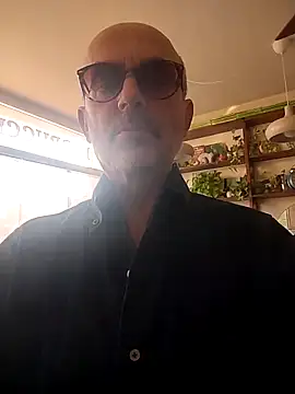 Snapshot of MadProfessor chatting on March 3, 2025, 3:32 pm MadProfessor online show from March 3, 2025, 3:32 pm