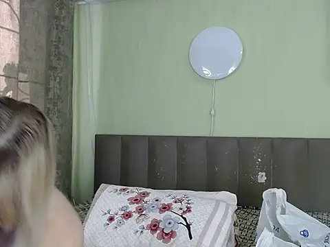 Snapshot of Kira_Miler chatting on February 11, 2025, 6:40 am Kira Miler online show from February 11, 2025, 6:40 am