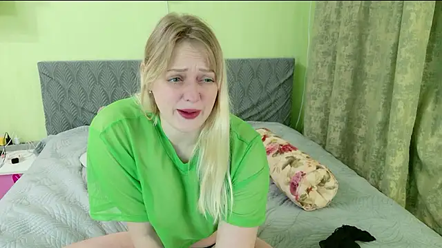 Snapshot of Kira_Miler chatting on March 6, 2026, 6:52 am Kira Miler online show from March 6, 2026, 6:52 am