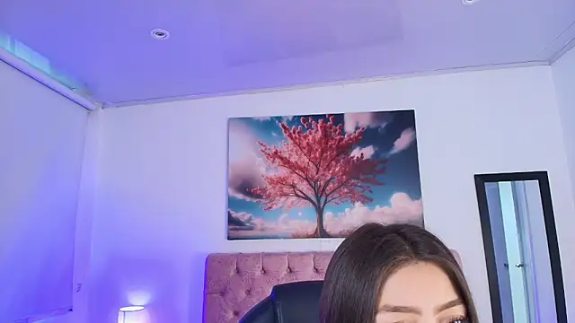 Julianaa Castro  online show from March 19, 2026, 11:43 am