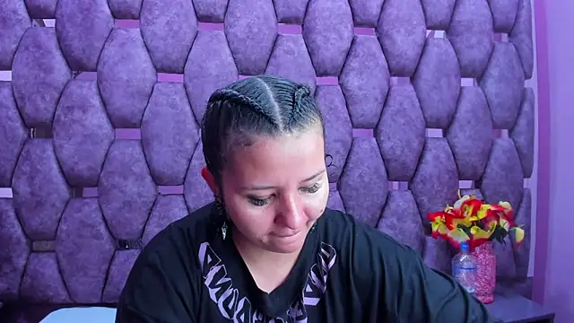 Snapshot of AlaSmith chatting on October 4, 2025, 2:13 am AlaSmith online show from October 4, 2025, 2:13 am