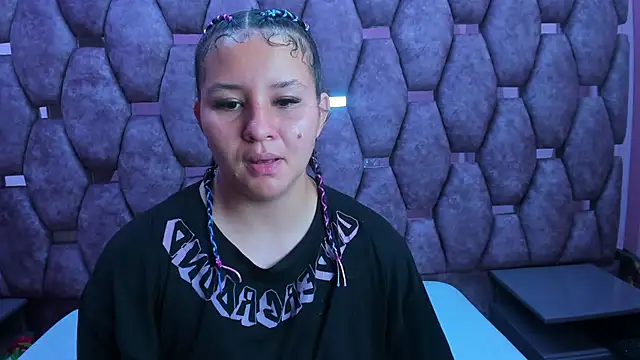 Snapshot of AlaSmith chatting on November 26, 2025, 2:33 am AlaSmith online show from November 26, 2025, 2:33 am