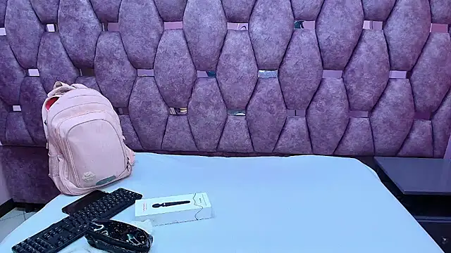 Snapshot of AlaSmith chatting on February 10, 2026, 1:37 am AlaSmith online show from February 10, 2026, 1:37 am