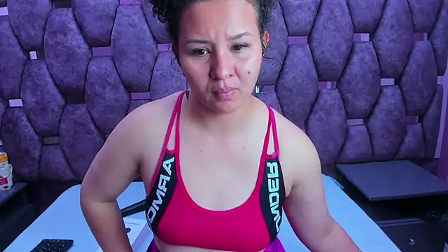 Snapshot of AlaSmith chatting on November 2, 2025, 2:05 am AlaSmith online show from November 2, 2025, 2:05 am