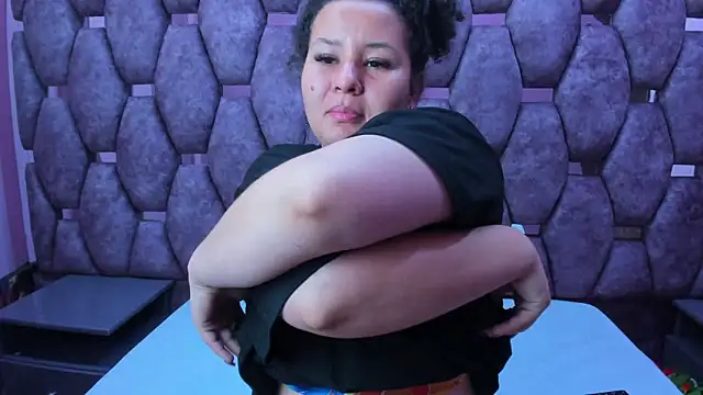 Snapshot of AlaSmith chatting on November 17, 2025, 1:53 am AlaSmith online show from November 17, 2025, 1:53 am