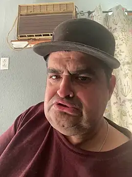 Snapshot of Miguel16i chatting on January 22, 2025, 9:32 pm Miguel16i online show from January 22, 2025, 9:32 pm