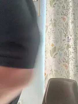 Snapshot of Miguel16i chatting on December 10, 2024, 5:55 pm Miguel16i online show from December 10, 2024, 5:55 pm