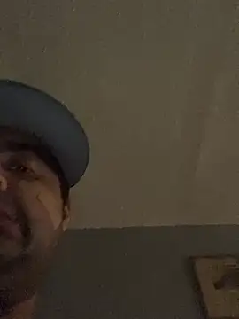 Snapshot of Miguel16i chatting on December 8, 2024, 3:40 am Miguel16i online show from December 8, 2024, 3:40 am