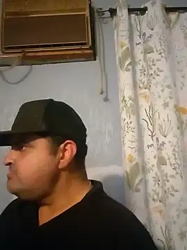 Snapshot of Miguel16i chatting on January 24, 2025, 1:35 am Miguel16i online show from January 24, 2025, 1:35 am