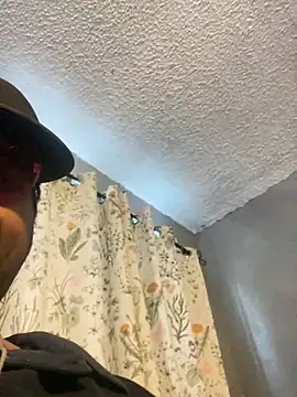 Snapshot of Miguel16i chatting on March 19, 2025, 3:51 pm Miguel16i online show from March 19, 2025, 3:51 pm