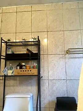 Snapshot of Miguel16i chatting on September 18, 2025, 5:05 pm Miguel16i online show from September 18, 2025, 5:05 pm