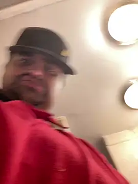 Snapshot of Miguel16i chatting on March 7, 2025, 1:20 am Miguel16i online show from March 7, 2025, 1:20 am