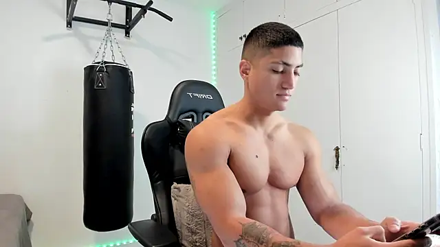 Snapshot of dan01_ chatting on April 9, 2026, 7:36 am dan01 online show from April 9, 2026, 7:36 am