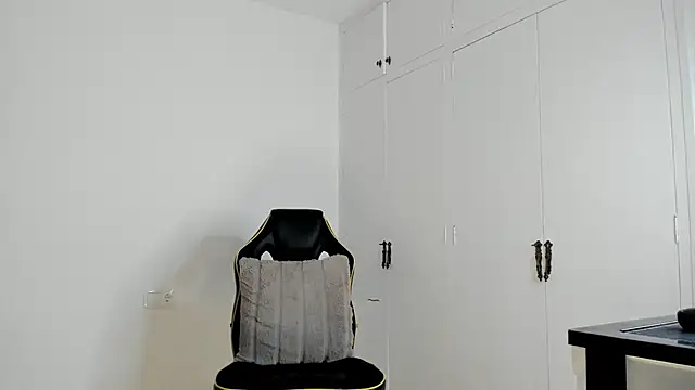 Snapshot of dan01_ chatting on February 17, 2025, 12:27 pm dan01 online show from February 17, 2025, 12:27 pm