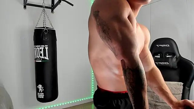 Snapshot of dan01_ chatting on April 16, 2026, 8:04 am dan01 online show from April 16, 2026, 8:04 am