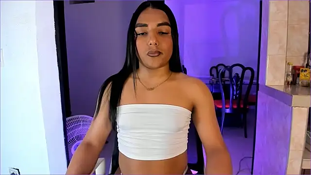 CandyLatinHott online show from March 28, 2026, 1:39 am