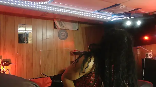 Snapshot of Tsnitra chatting on October 20, 2025, 8:15 am Tsnitra online show from October 20, 2025, 8:15 am