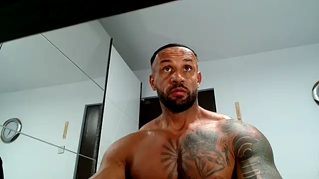 Snapshot of Magnificmuscles89 chatting on November 10, 2025, 3:28 pm Magnificmuscles89 online show from November 10, 2025, 3:28 pm