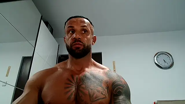 Snapshot of Magnificmuscles89 chatting on November 5, 2025, 3:26 pm Magnificmuscles89 online show from November 5, 2025, 3:26 pm