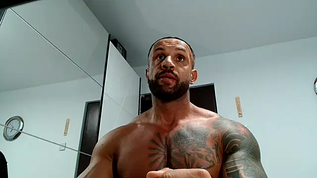 Snapshot of Magnificmuscles89 chatting on November 22, 2025, 3:11 pm Magnificmuscles89 online show from November 22, 2025, 3:11 pm