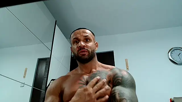 Snapshot of Magnificmuscles89 chatting on December 5, 2025, 11:31 am Magnificmuscles89 online show from December 5, 2025, 11:31 am