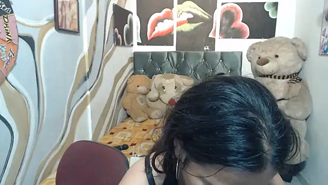 manzanahot9 online show from December 3, 2025, 10:31 pm