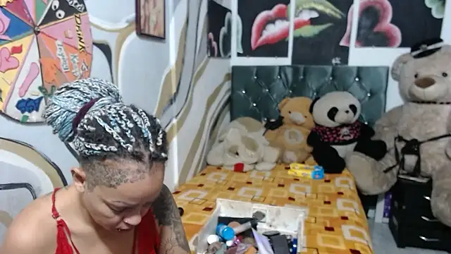 manzanahot9 online show from November 16, 2025, 10:31 am