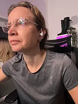 Snapshot of AnnikaRose chatting on December 5, 2025, 6:45 am AnnikaRose online show from December 5, 2025, 6:45 am