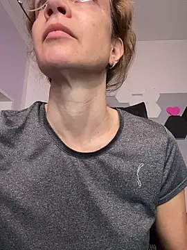 Snapshot of AnnikaRose chatting on December 18, 2025, 6:40 am AnnikaRose online show from December 18, 2025, 6:40 am